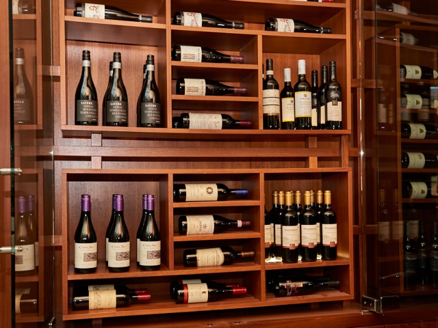 Redwater Rustic Grille, Confederation Court Mall