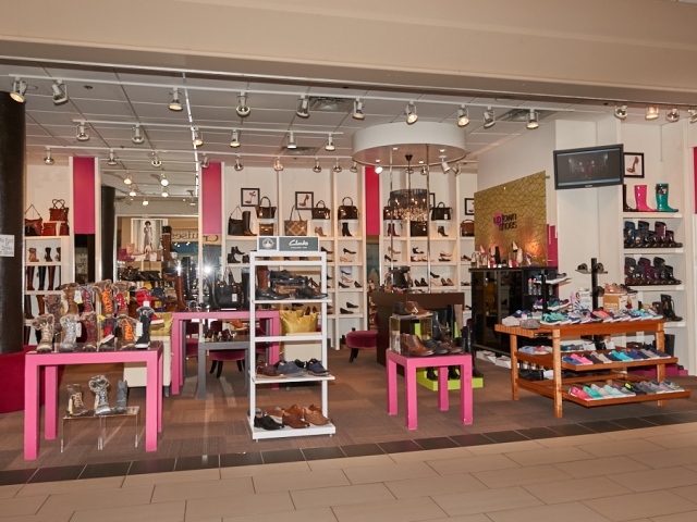 Uptown Shoes, Confederation Court Mall